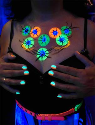 NEON-Blacklight-Painting-Bodypainting-Service (12)